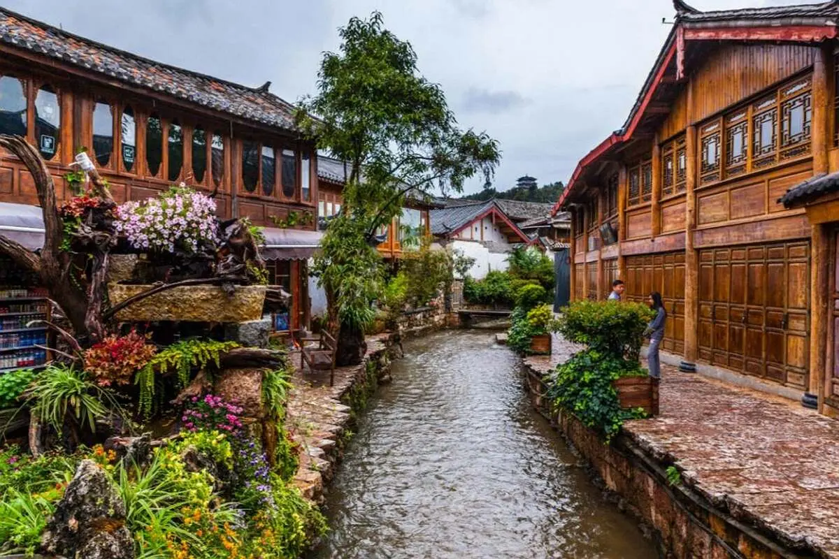 Old Town of Lijiang, ethnic architecture and little streams