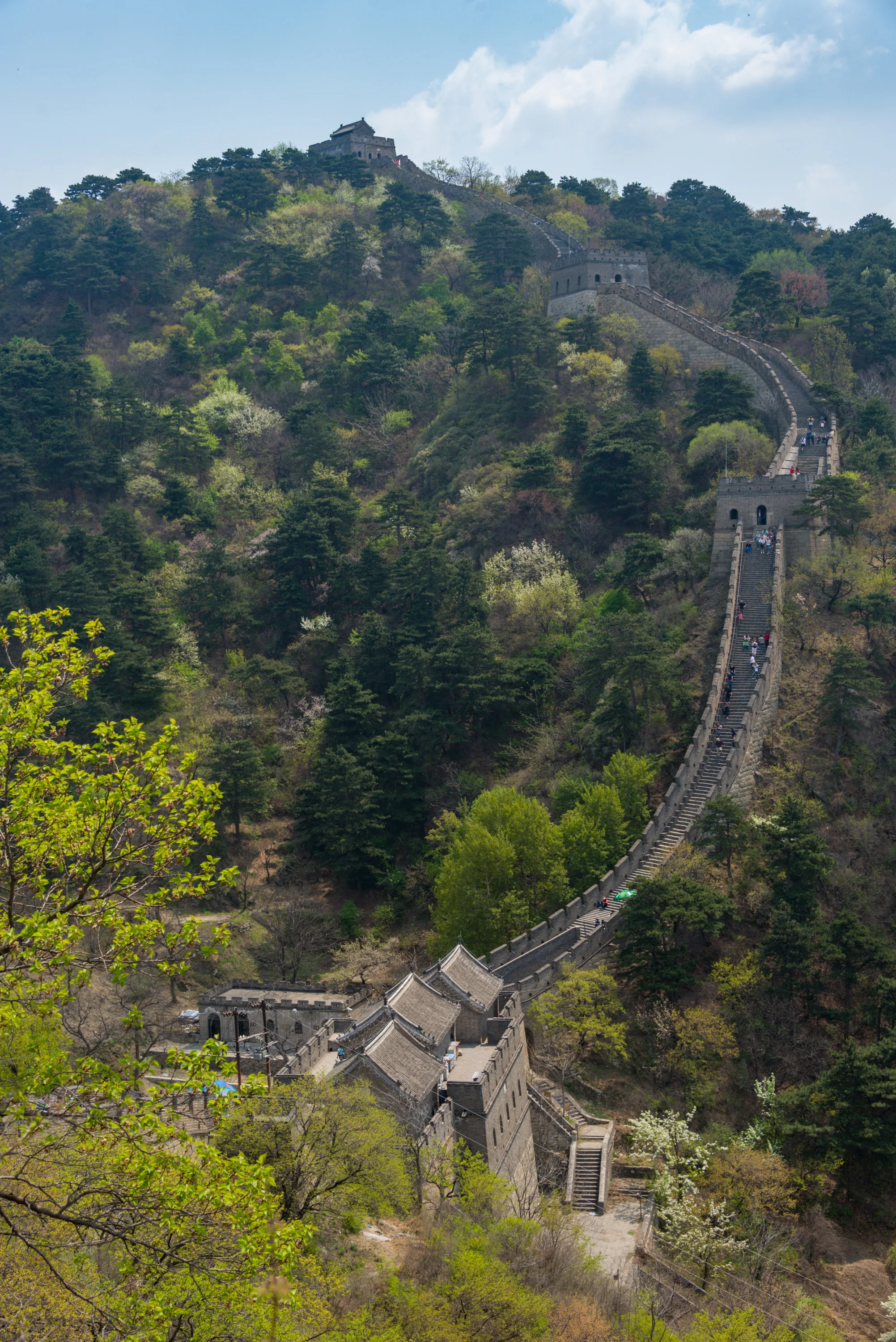 La Gran Muralla en Mutianyu siguiendo la cresta de la montaña (Foto: xiquinhosilva vía Wikimedia Commons)
