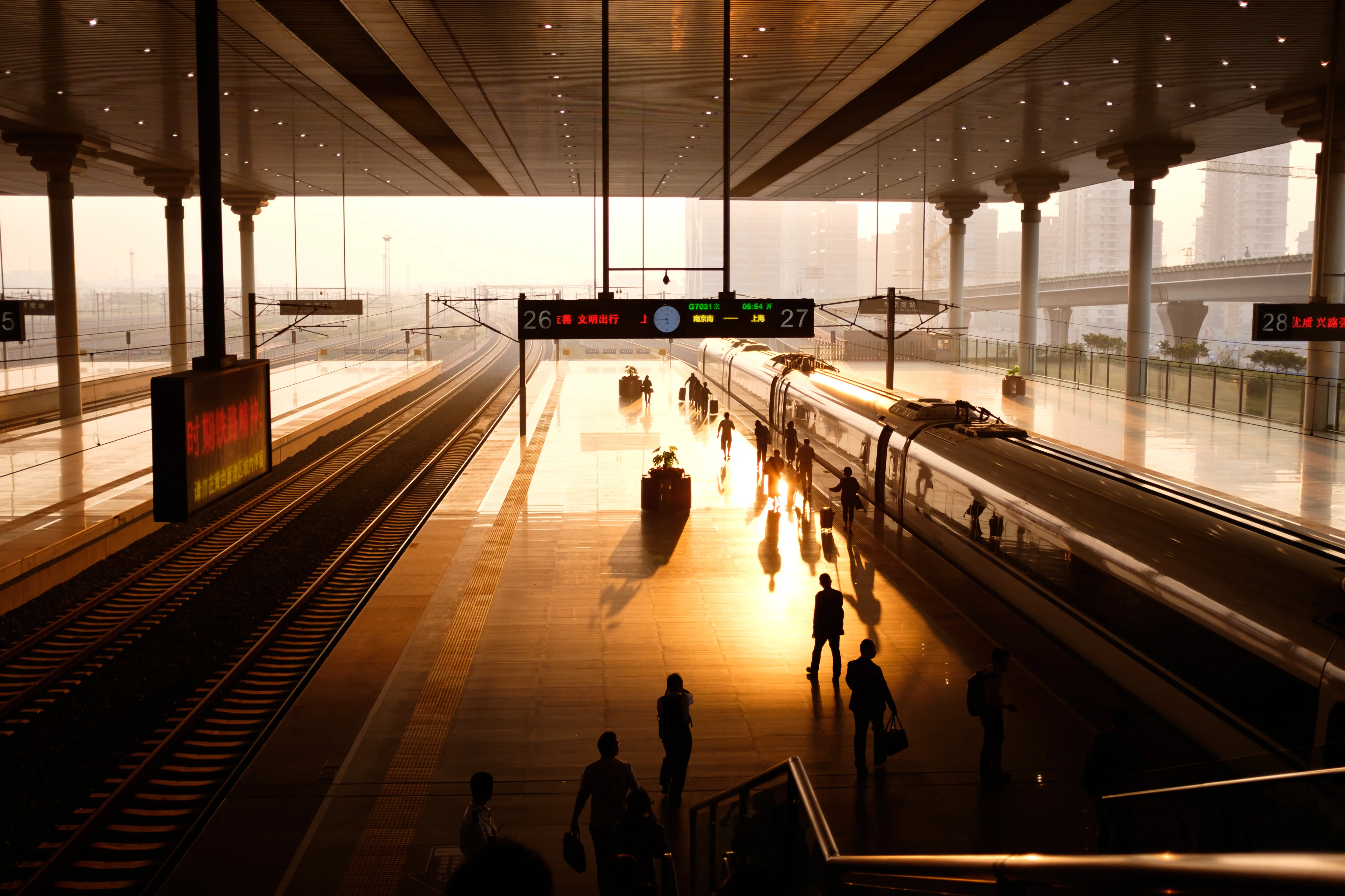 Un tren de alta velocidad de China Railway detenido en la estación de Nanjing Sur (Foto: Kristoffer Trolle vía Wikimedia Commons)