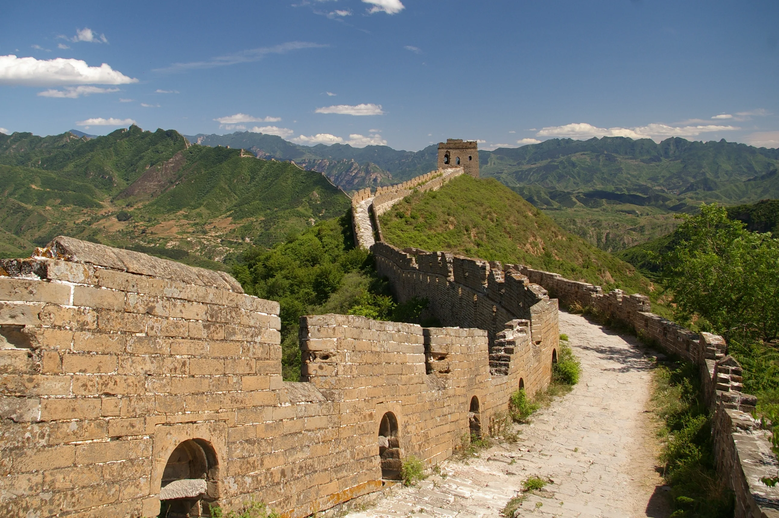La Gran Muralla China recorriendo la cresta cerca de Simatai (Foto: Jakub Hałun via Wikimedia Commons)