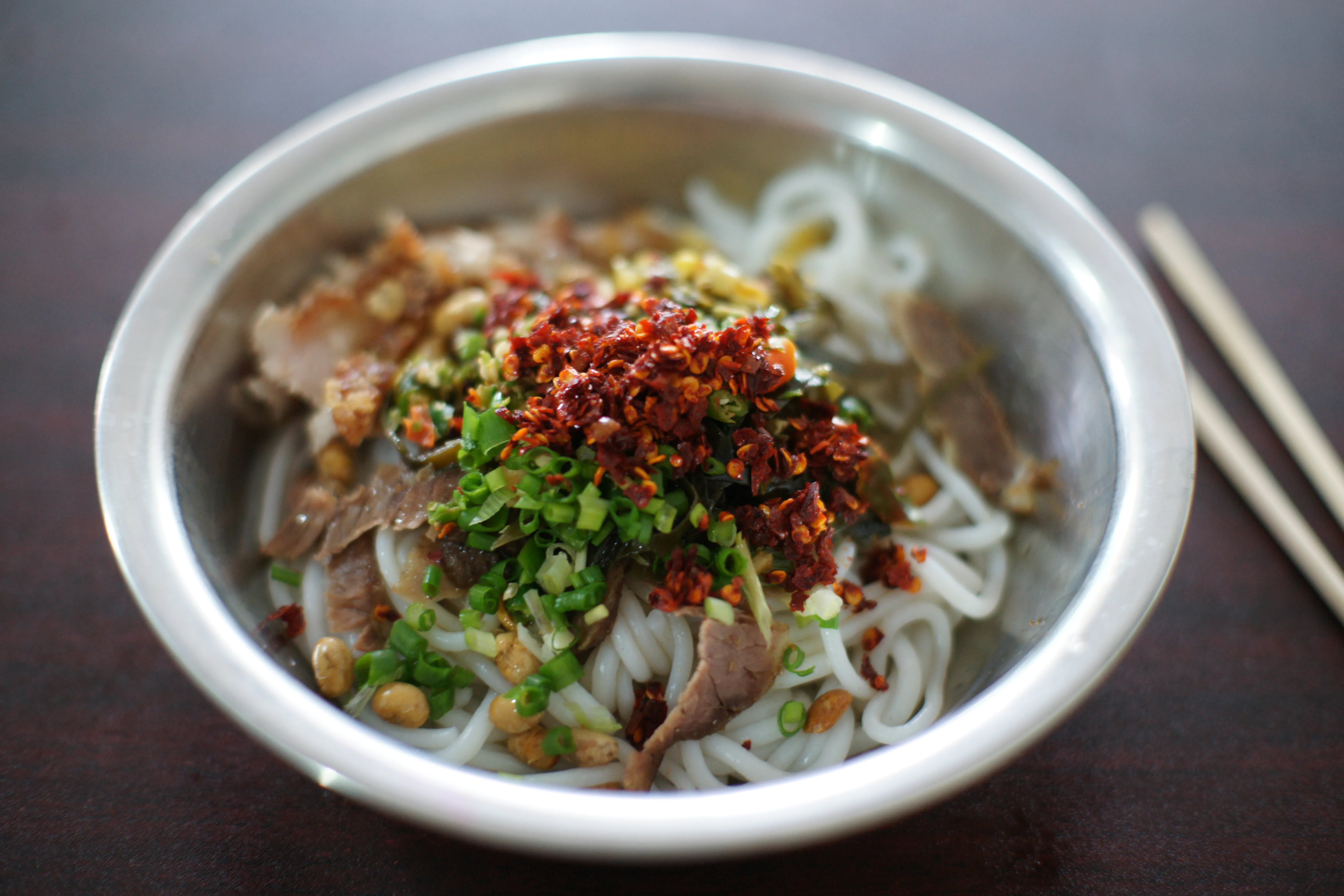A bowl of Guilin rice noodles (Photo: Popo le Chien via Wikimedia Commons)