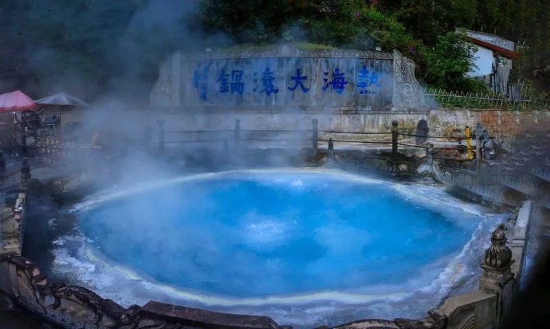 piscina hirviente de rehai en tengchong