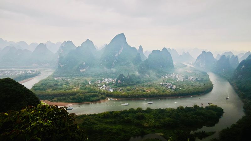 山顶平台看漓江 S 弯+喀斯特峰林+晨雾