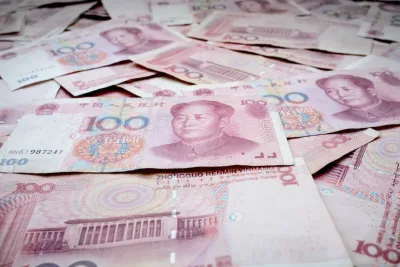 Chinese 100-yuan banknotes